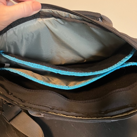 Thule Laptop Travel Bag with many pockets - Picture 2 of 8